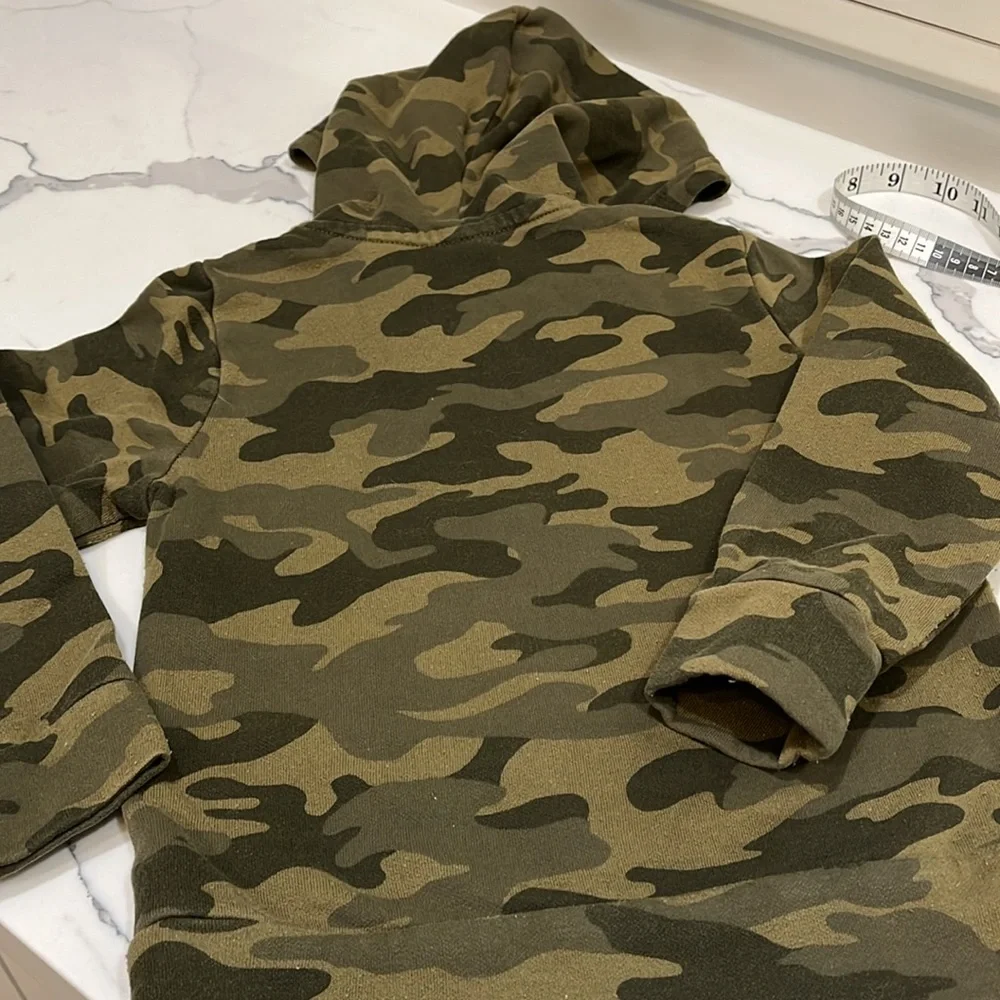 🎉Host Pick🎉 Old Navy camo sweatshirt